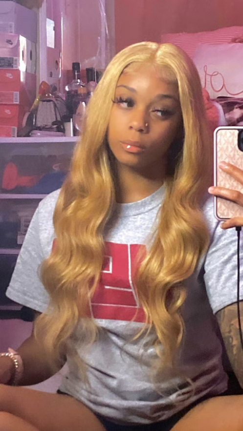 I love this hair, it's just amazing. It's soft, the color and curve are beautiful, the lace blends perfectly with my skin, it's so plump and supple, definitely worth the money, it's beautiful.